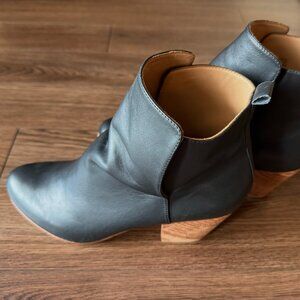 Fortress of Inca Black Leather Pull-On Ankle Boots